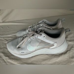 Nike Women's Downshifter size 8 Sneakers Used- different shoelaces